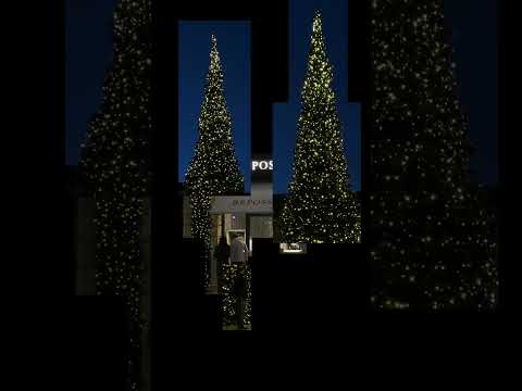 Christmas at the Repossi Vendôme Boutique. #Repossi #PlaceVendome #HighJewellery #Christmas