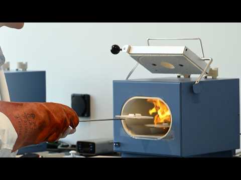 Here's how the enamel Traveller Globe's dial is made