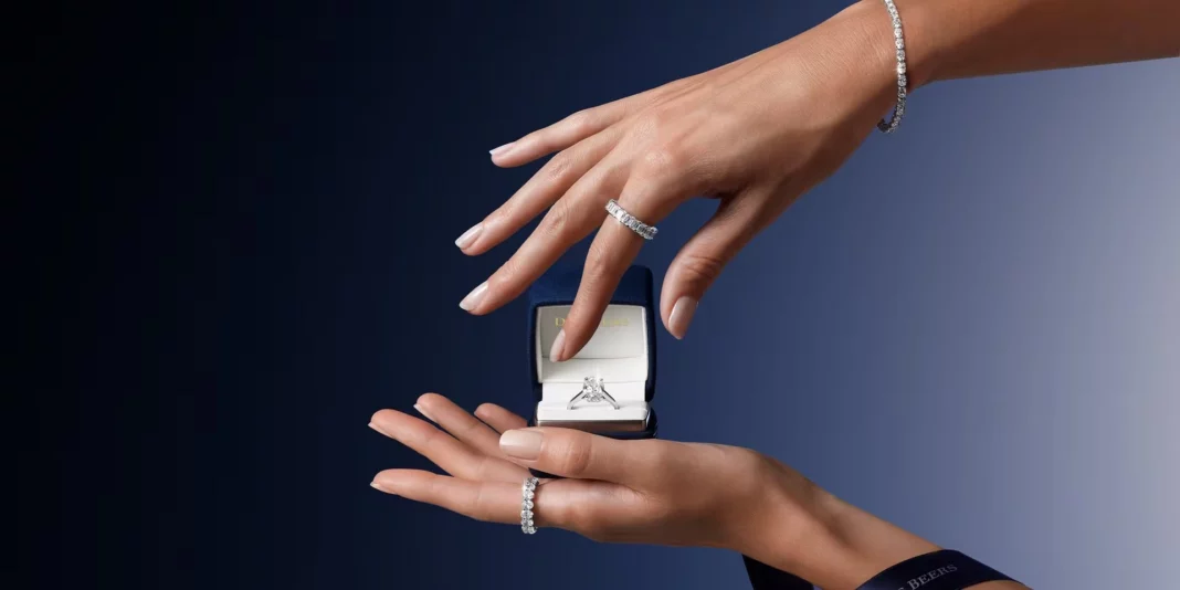 DE BEERS LONDON / Formed Over Time Chosen for a Lifetime