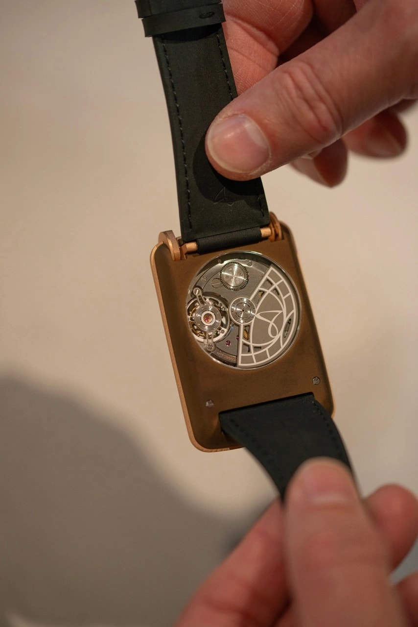 Back view of the HAUTLENCE RETROVISION ’64 revealing the D50 self-winding calibre and architecture