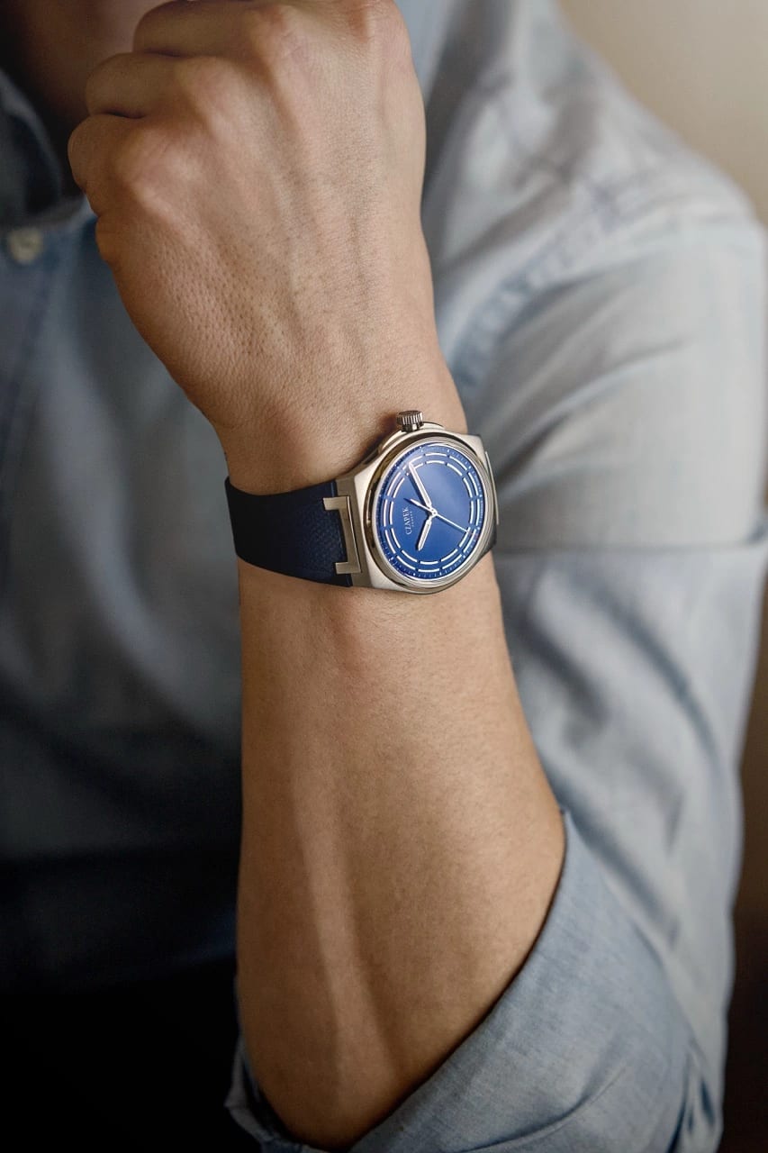 Czapek Antarctique Dark Sector Cosmic Blue showing Calibre SXH5 through sapphire caseback