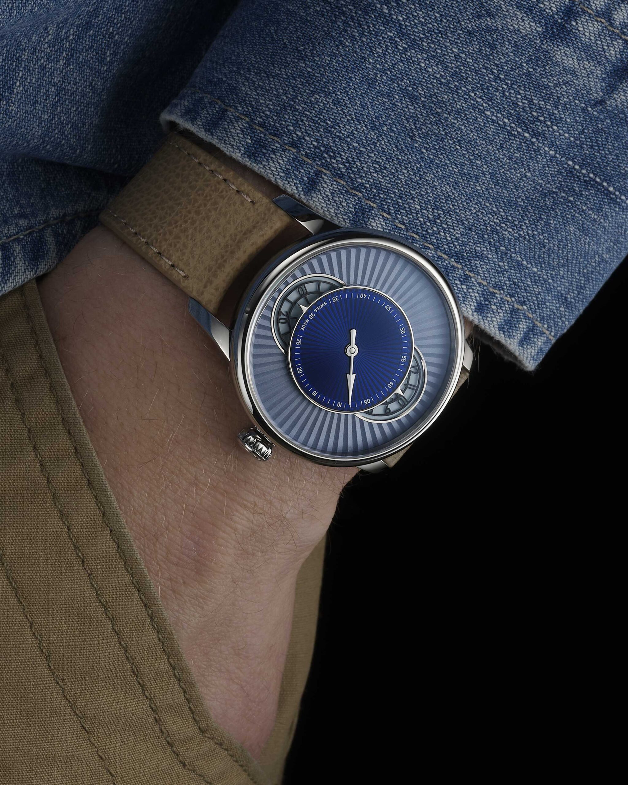 Close-up of the Louis Erard Le Régulateur Esprit Flinqué dial highlighting the skeletonized hour and seconds discs