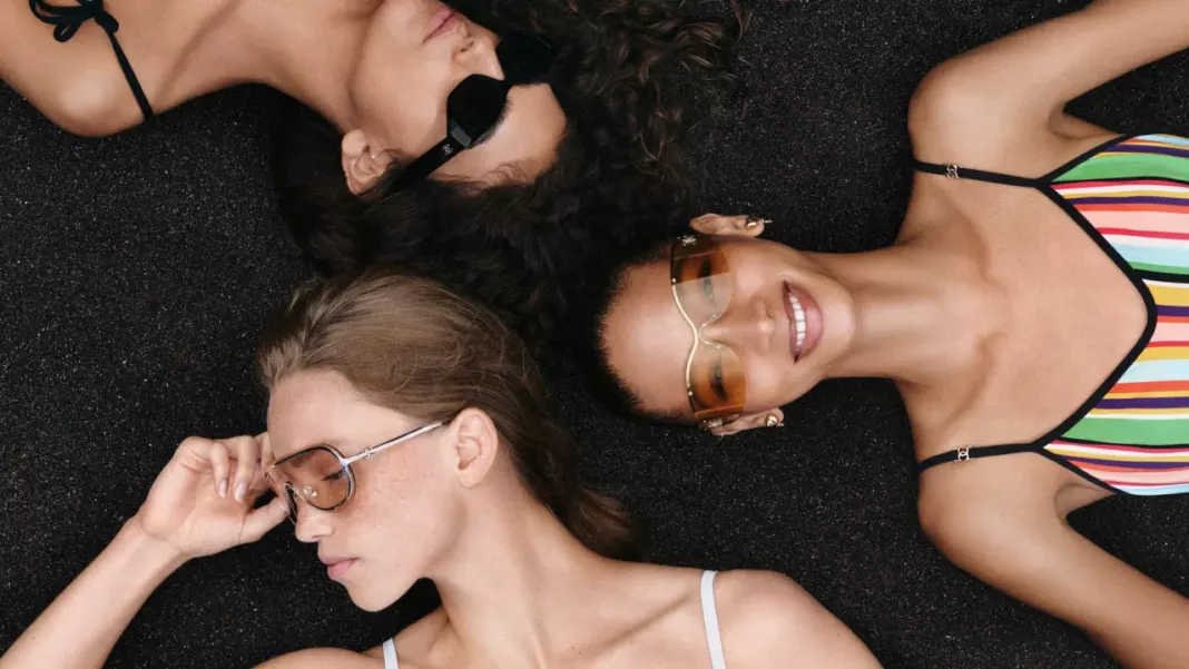 CHANEL - The sunglasses from the CHANEL COCO BEACH