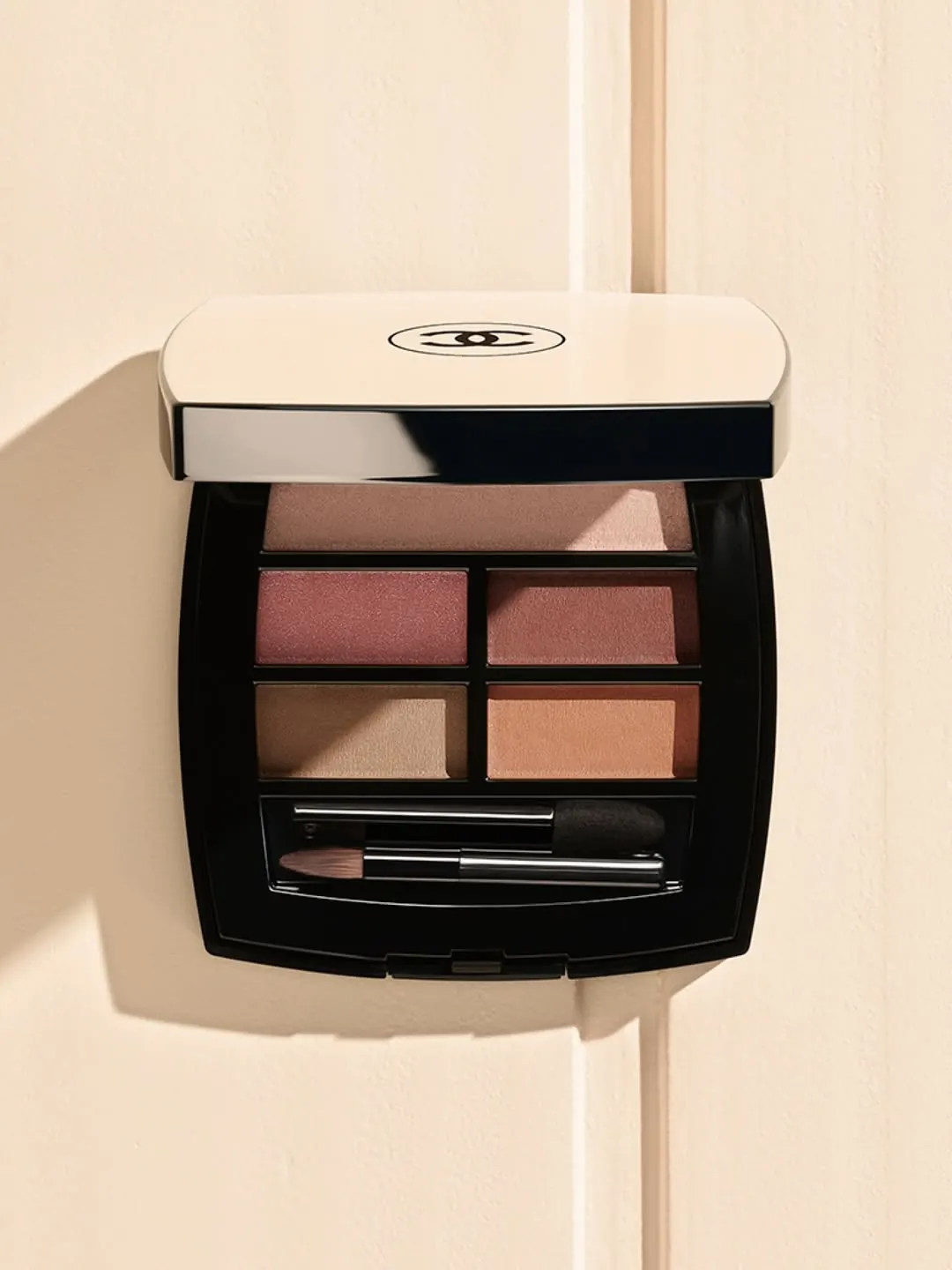 CHANEL Les Beiges Water-Fresh Complexion Touch for a radiant summer look