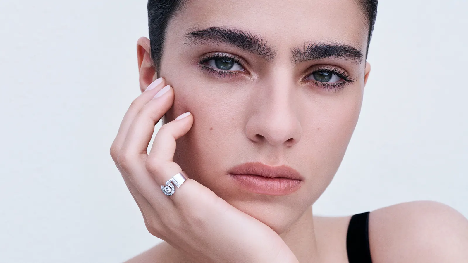 CHANEL ETERNAL N°5 ring and necklace in beige gold set with diamonds