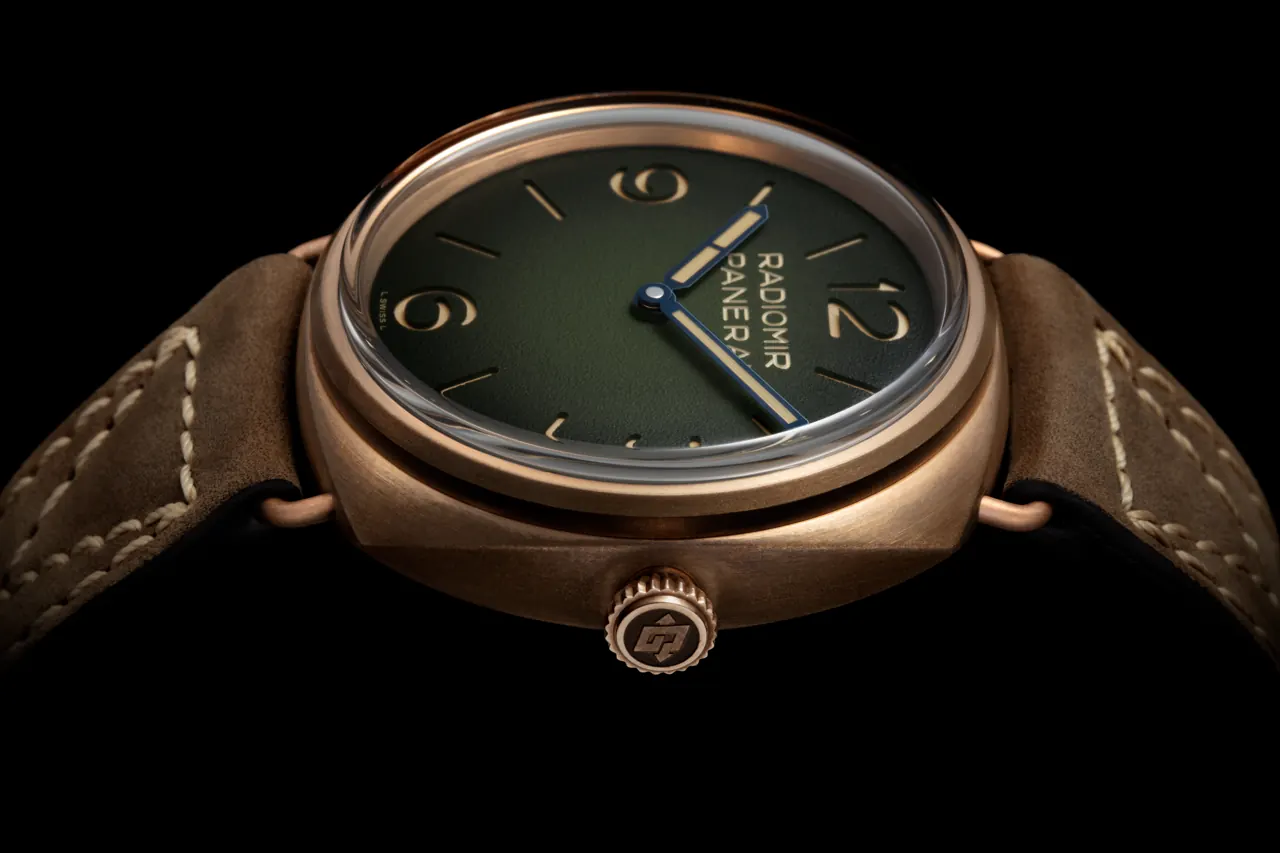 Panerai Radiomir Bronzo PAM00760 dial view showing shaded green dial and blue burnished steel hands