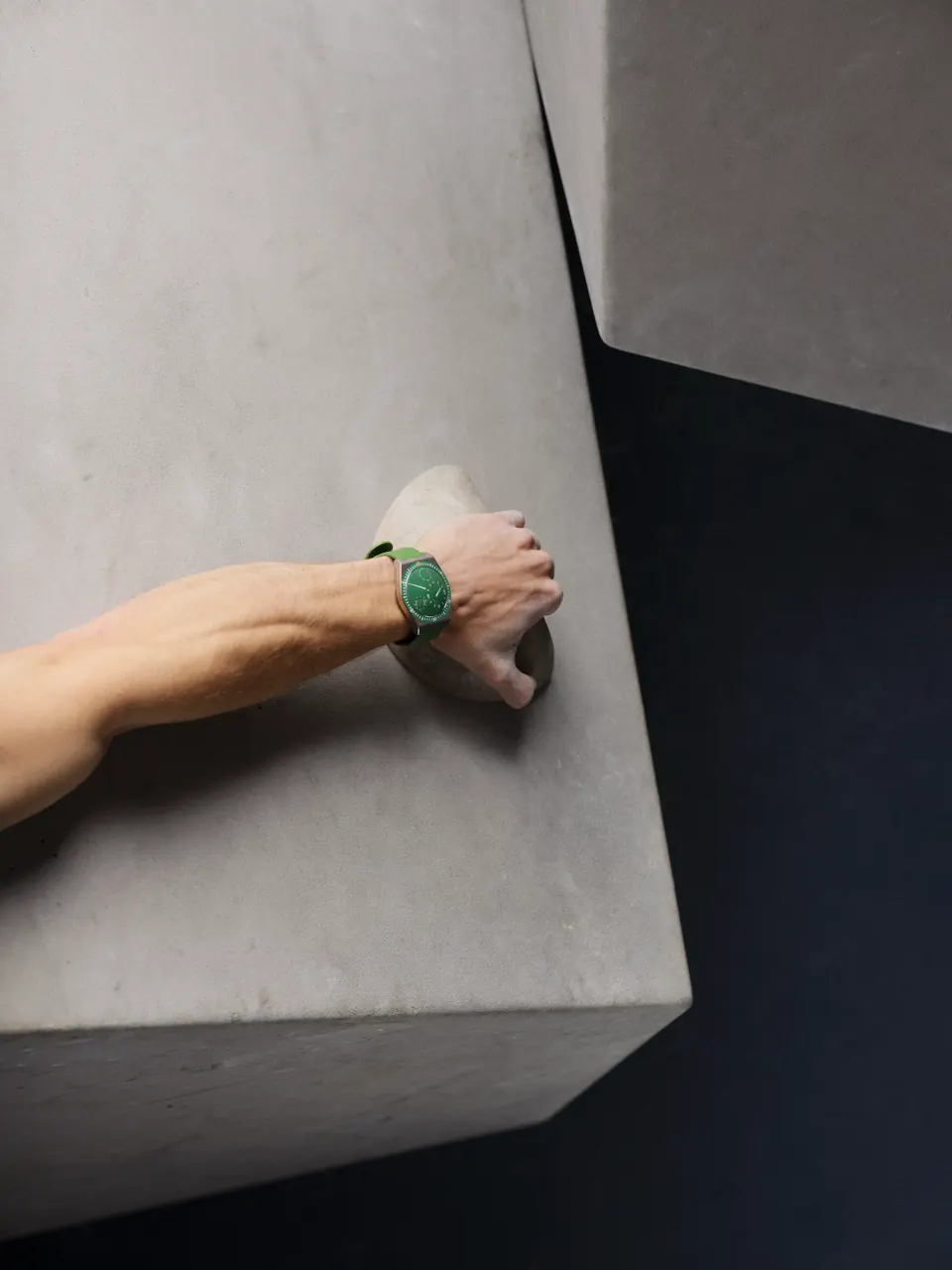 Ressence TYPE 7 Cactus green dial on Grade 5 titanium bracelet