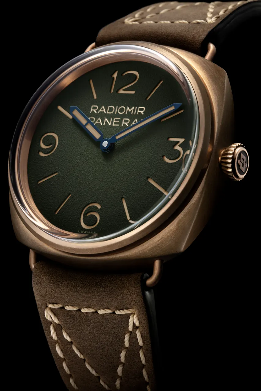 Panerai Radiomir Bronzo PAM00760 case profile highlighting 47mm brushed bronze case