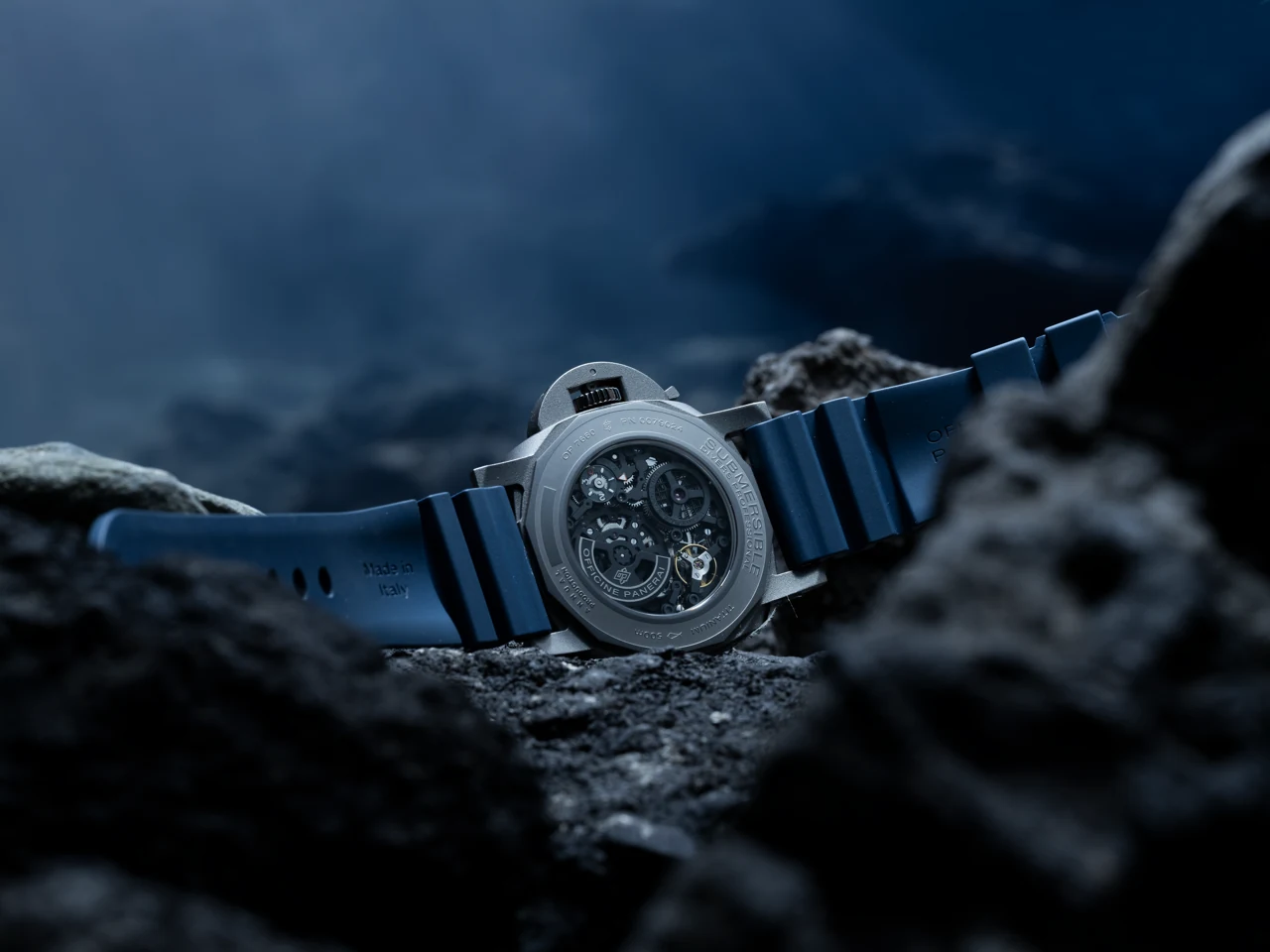 Panerai Submersible GMT PAM01495 presented on blue rubber strap with deluxe cherry wood box packaging