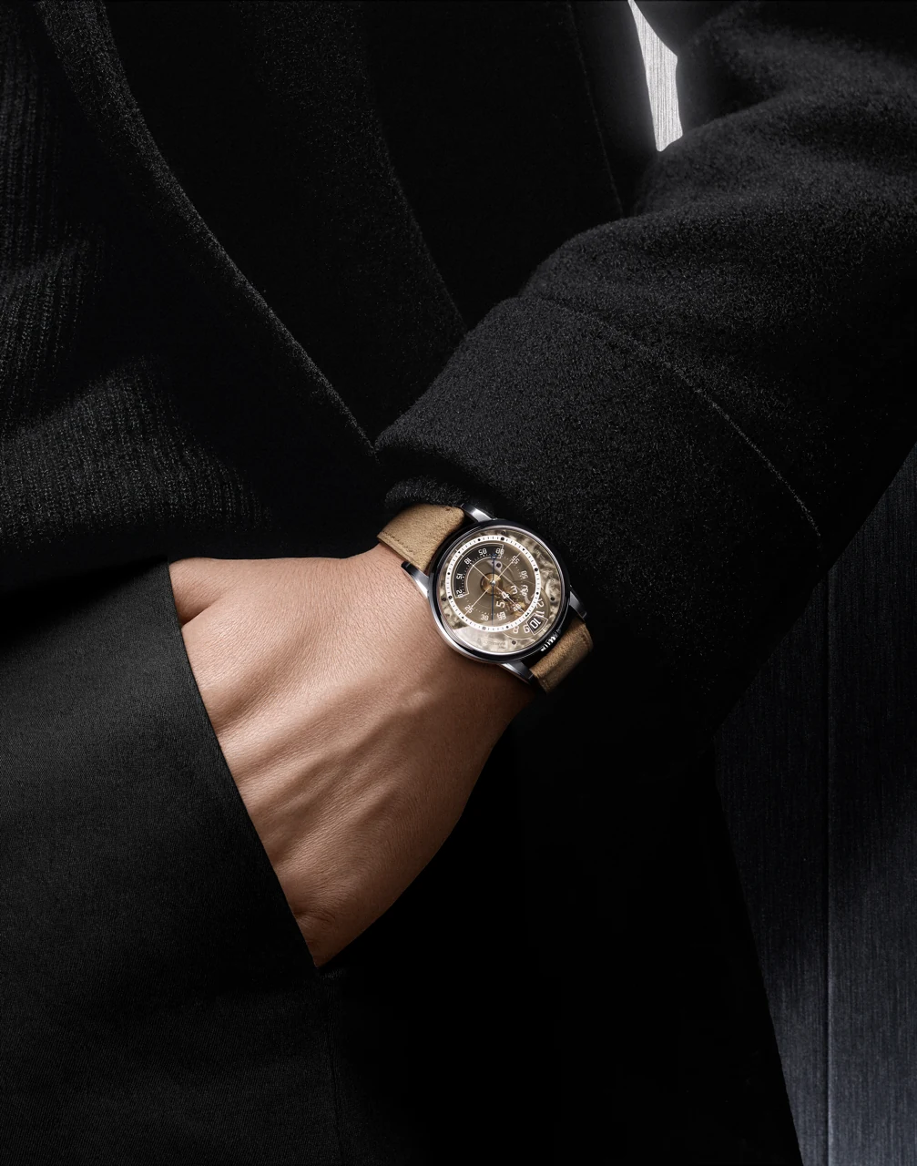 Seconde Majeure dial close-up showing vertical brushed finish and crosshair arrow