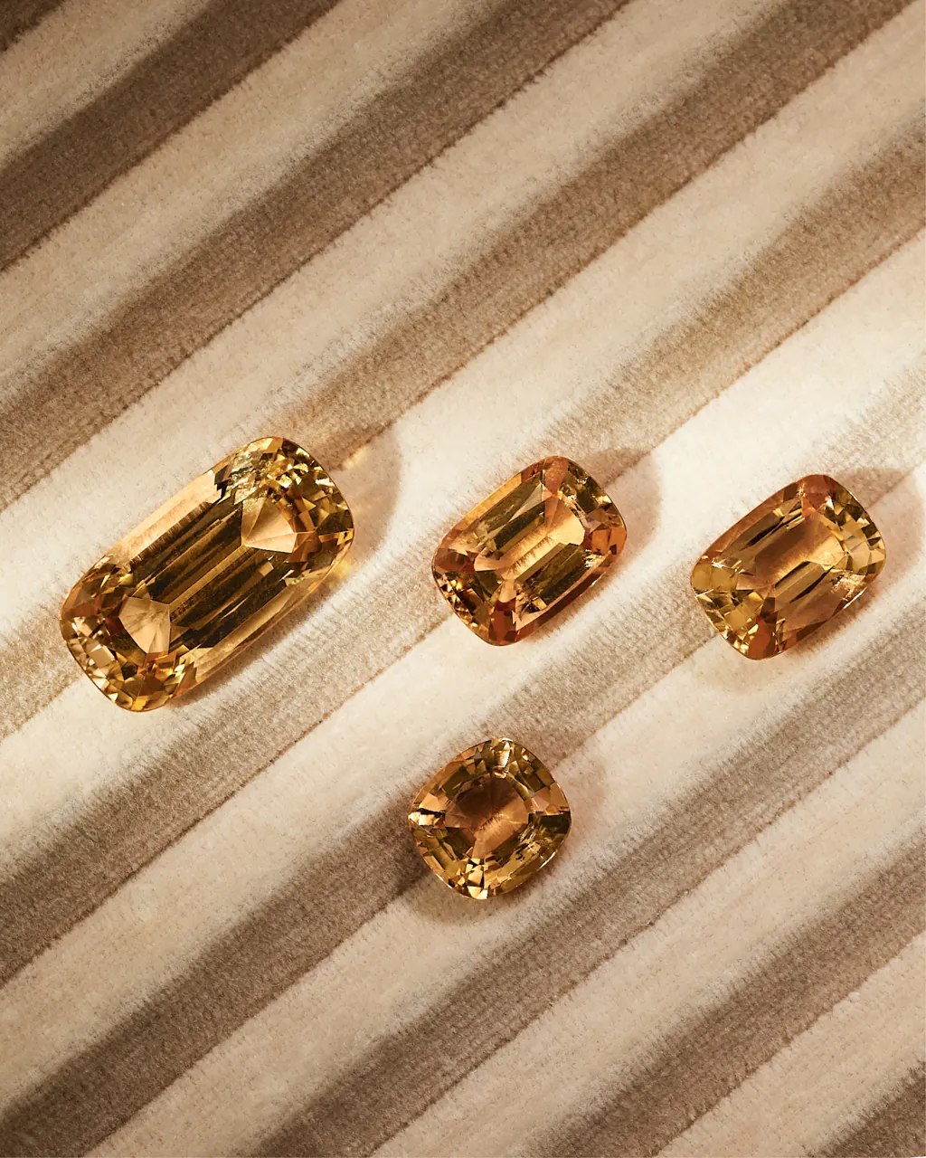 Cartier Haryma necklace tiger anatomy rendered in garnets, white, yellow, and orange diamonds