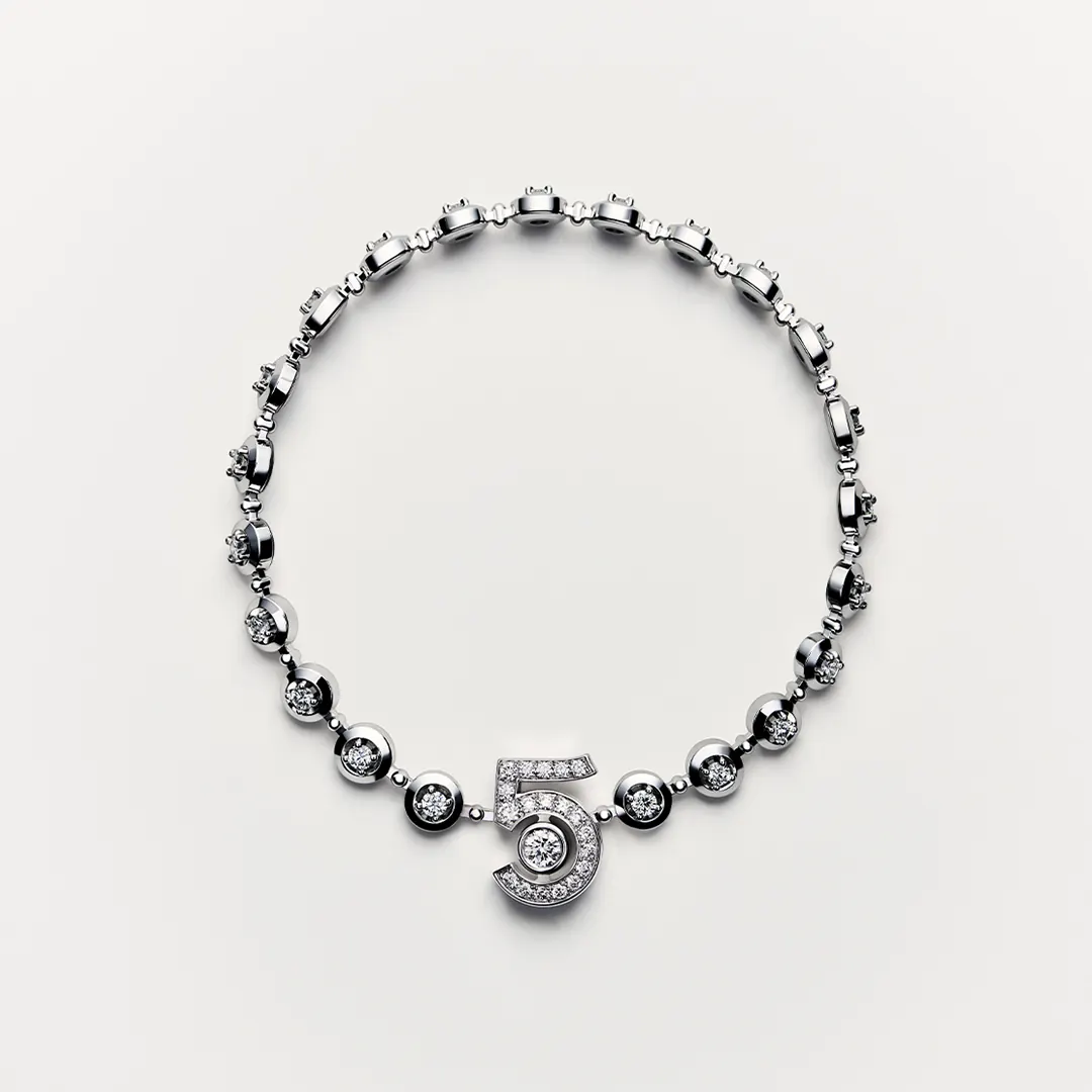 CHANEL Collection N°5 fine jewellery geometric design detail