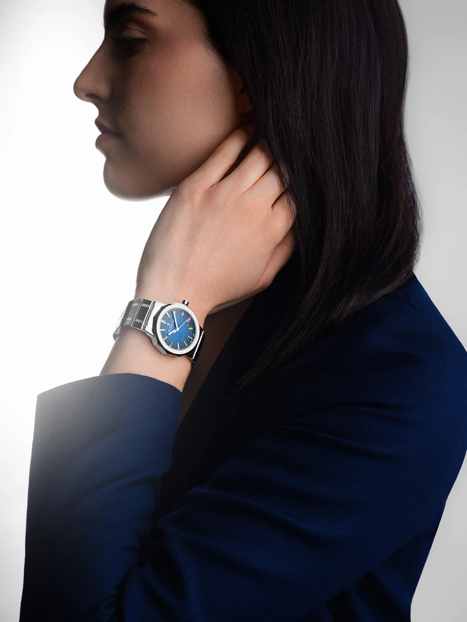 CORUM Admiral 36 reference A36.231.AB0.0G side profile view