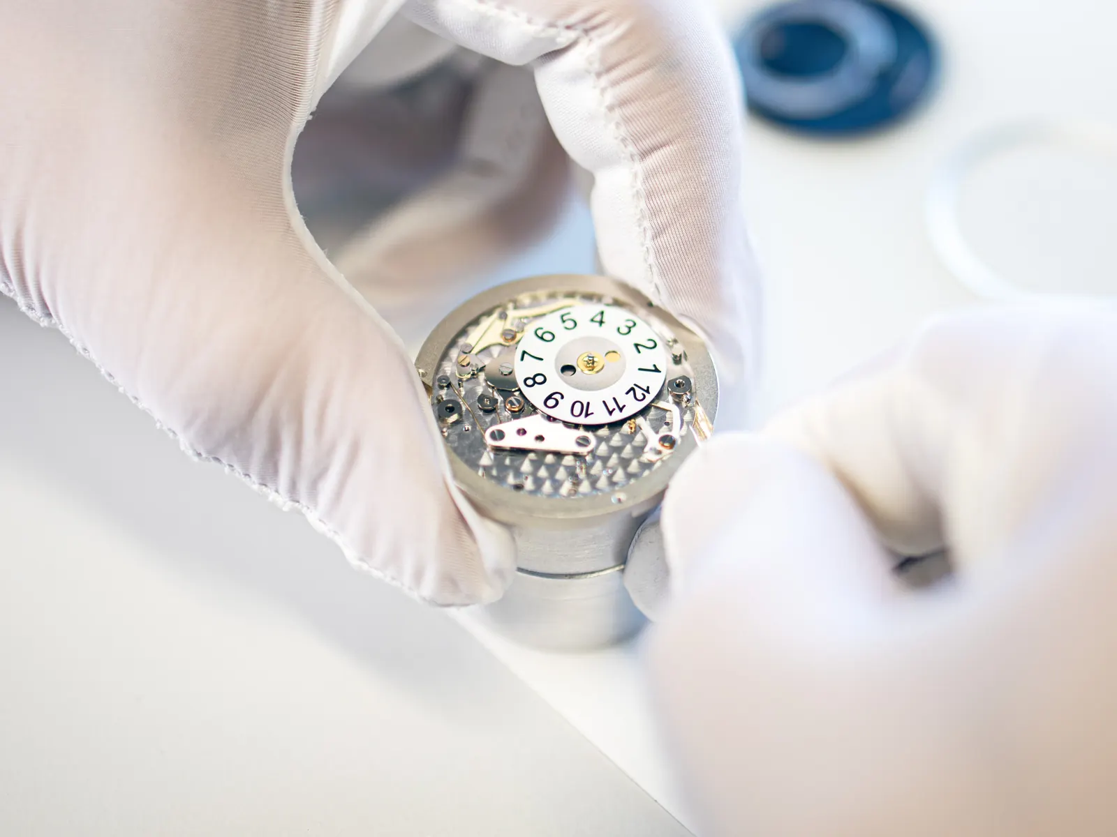 Hand-operated guilloché machine engraving MeisterSinger Panthero dial