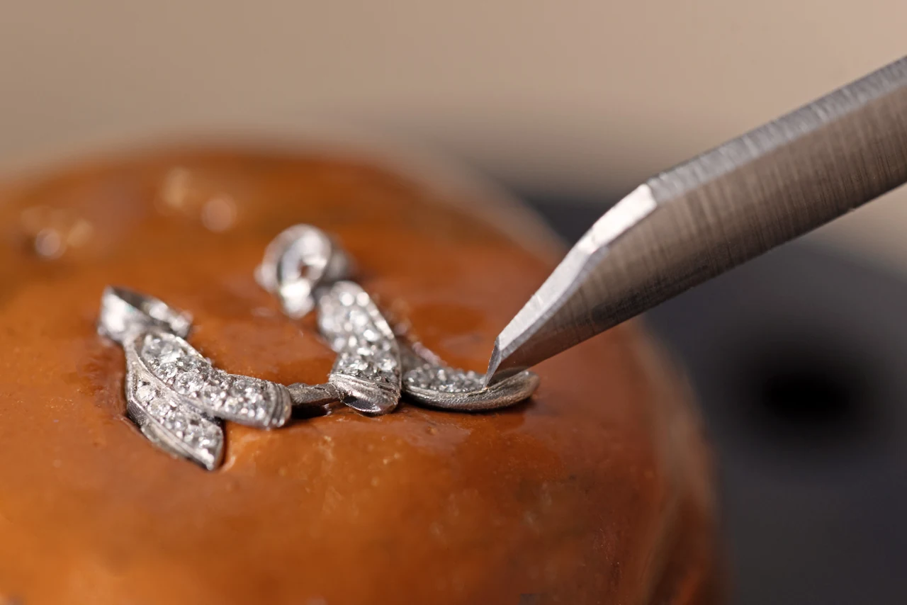 Close-up of grisaille enamel technique on the Lady Rencontre Céleste watch dial