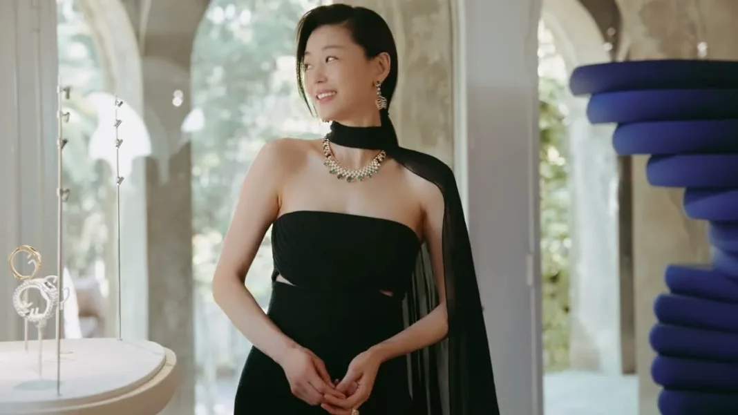 Gianna Jun Radiates Elegance in PIAGET Shapes of Extraleganza