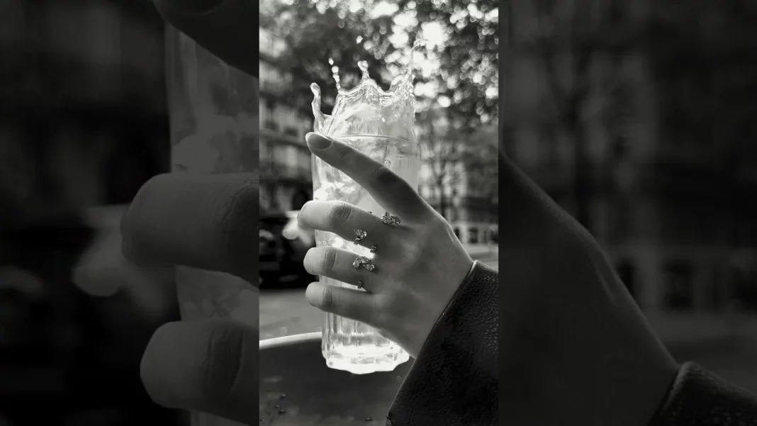 Serti Sur Vide Elevates Time With Floating Diamond Illusion
