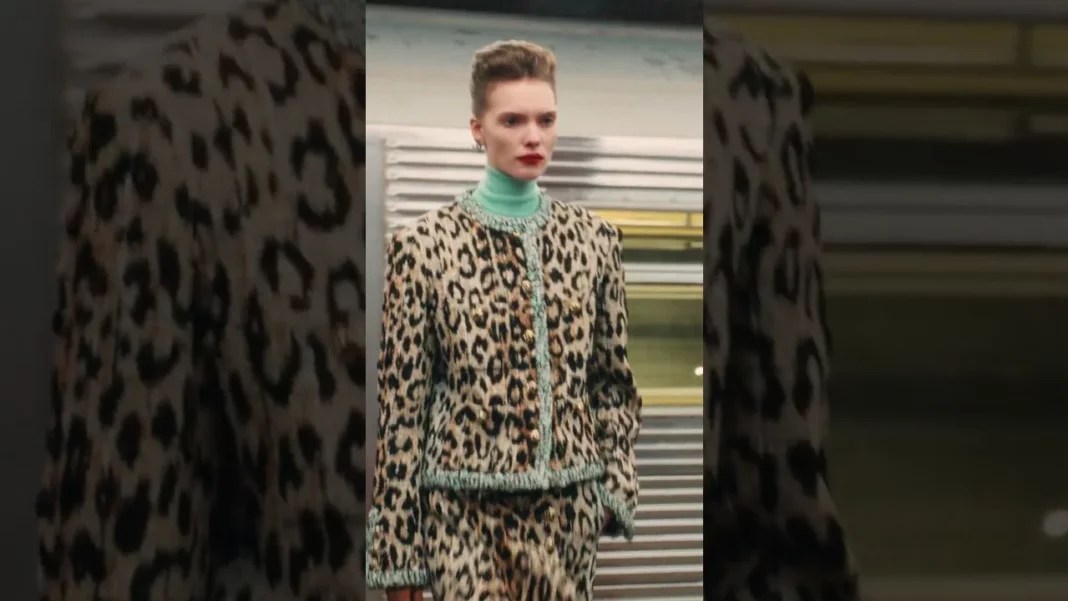 Tweed Artisan Craftsmanship In Chanel Métiers d’art 2026 Collection