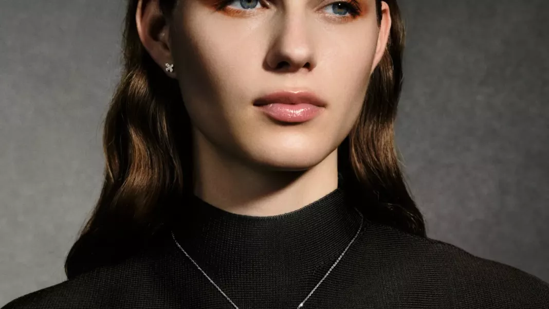 GRAFF OFFICIAL - Graff Unveils the Lina Brooch A Pink Sapphire Butterfly That Trembles in the Light