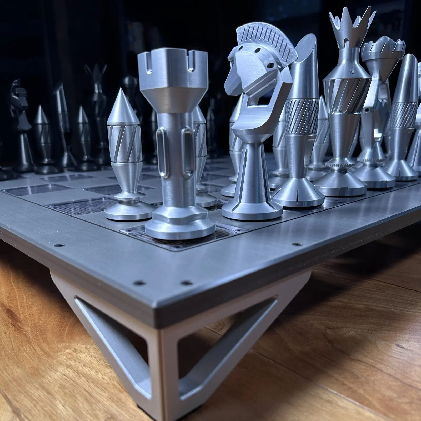 Wilbur Supermachines Battlefield Mk1 chess set full board view in machined aluminium