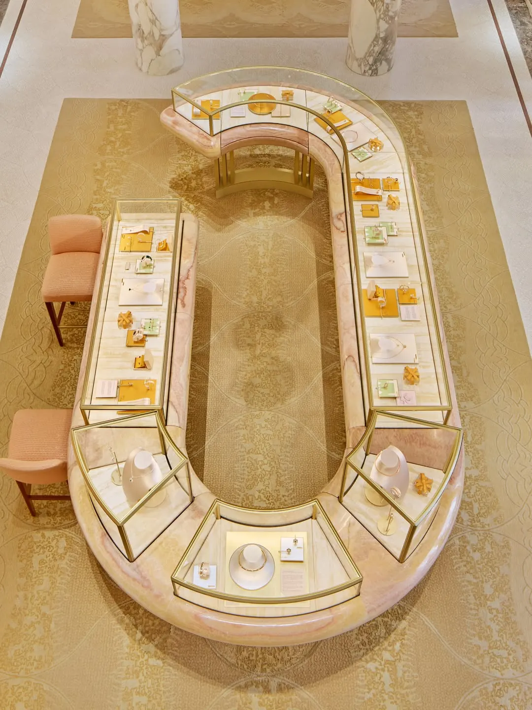 Three-dimensional reconstruction of Pizzigoni's Mediterranean villa imagery inside a Bvlgari boutique