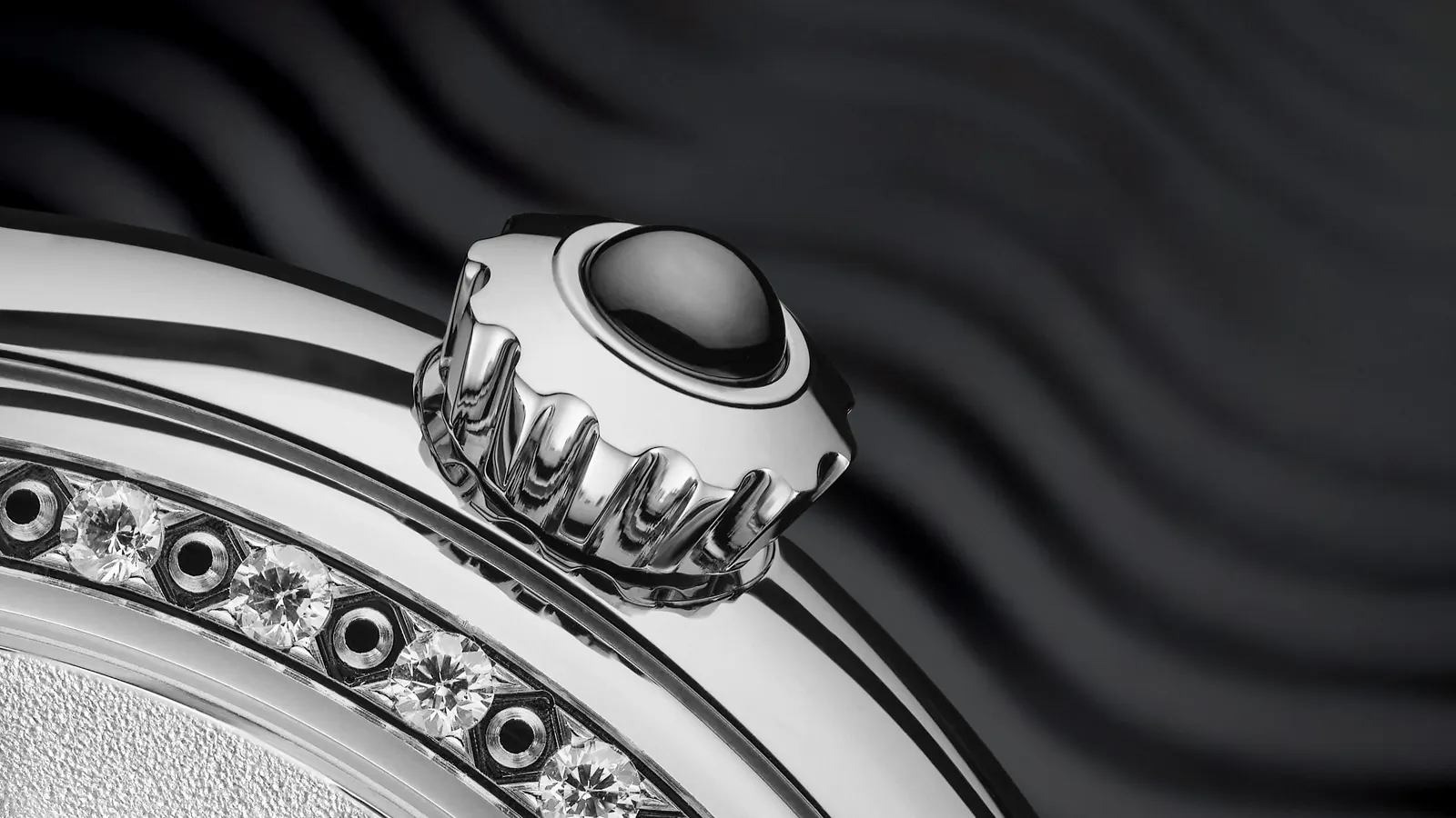 Aventurine glass dial Double Heart Beat with 40-diamond bezel and navy leather strap