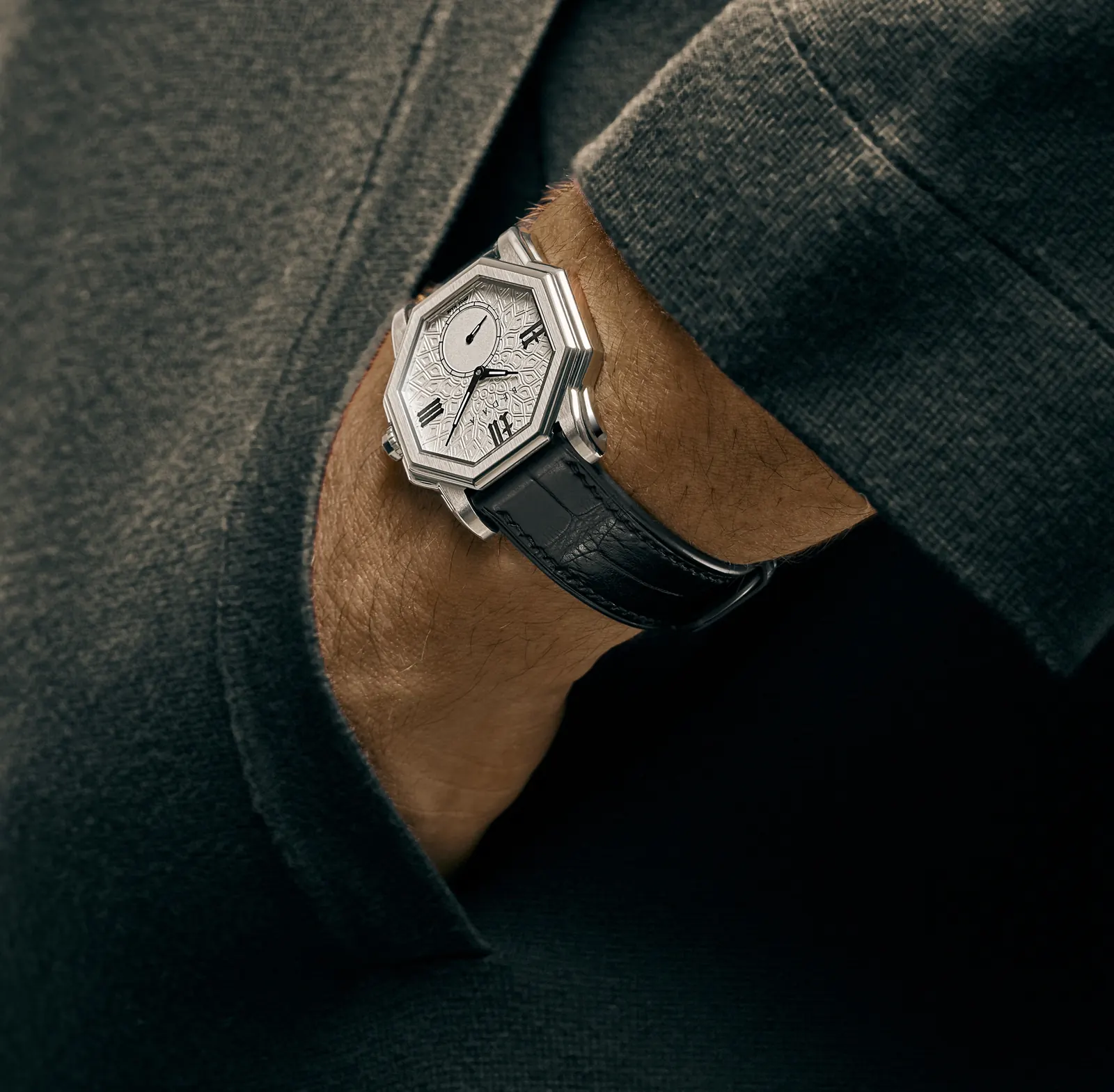Beda'a Angles Mecaline London Edition on alligator leather strap, side profile showing 5.8 mm thickness