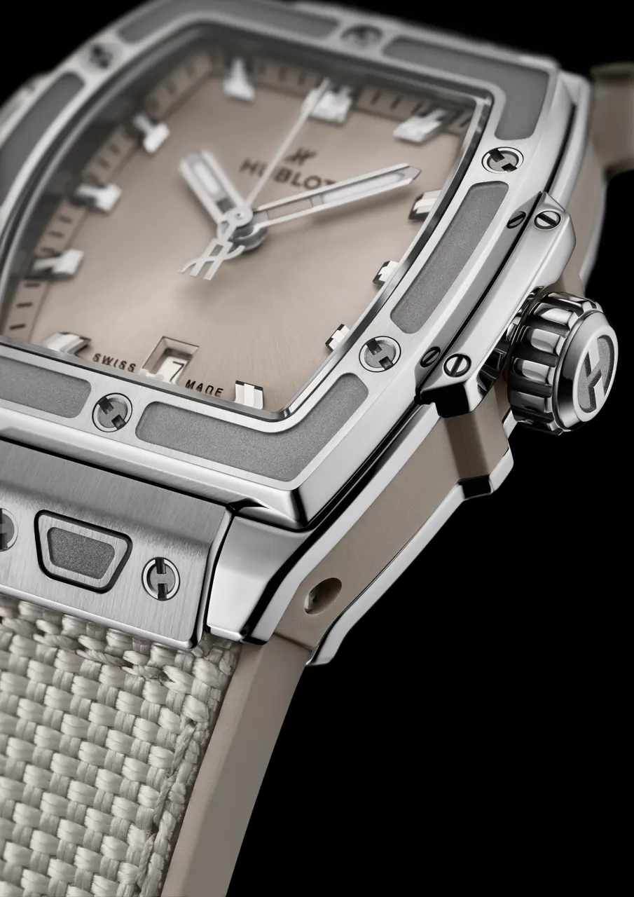 Hublot Spirit of Big Bang Essential Taupe 42mm carbon-stamped checkerboard dial close-up