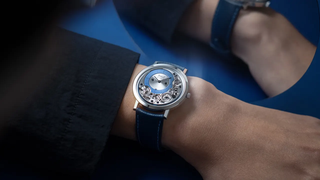 Piaget Altiplano Ultimate Automatic 910P white gold case profile showing 4.3 mm thickness