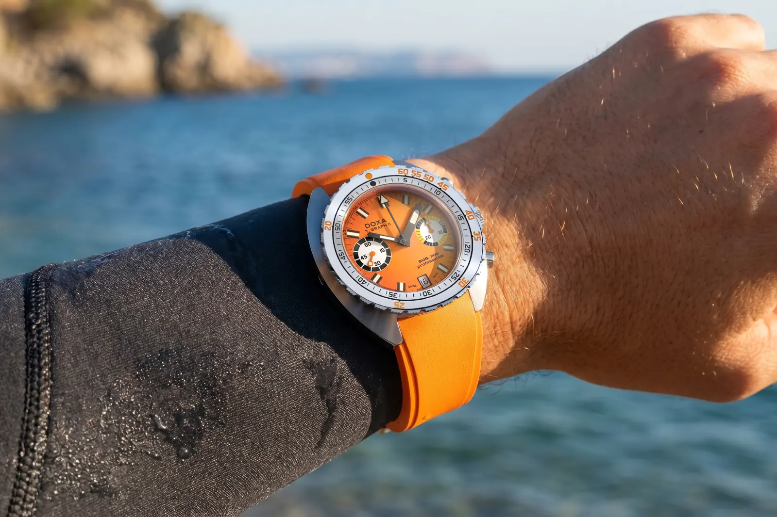 DOXA SUB 200 T.GRAPH II cushion-shaped 42 mm case side profile showing 14.6 mm thickness