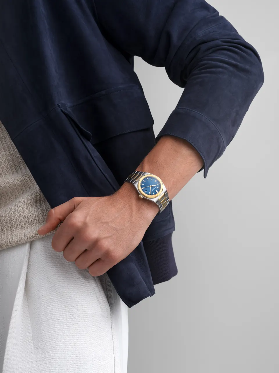 Raymond Weil A.R.T. case architecture polished bevels and sculpted curves