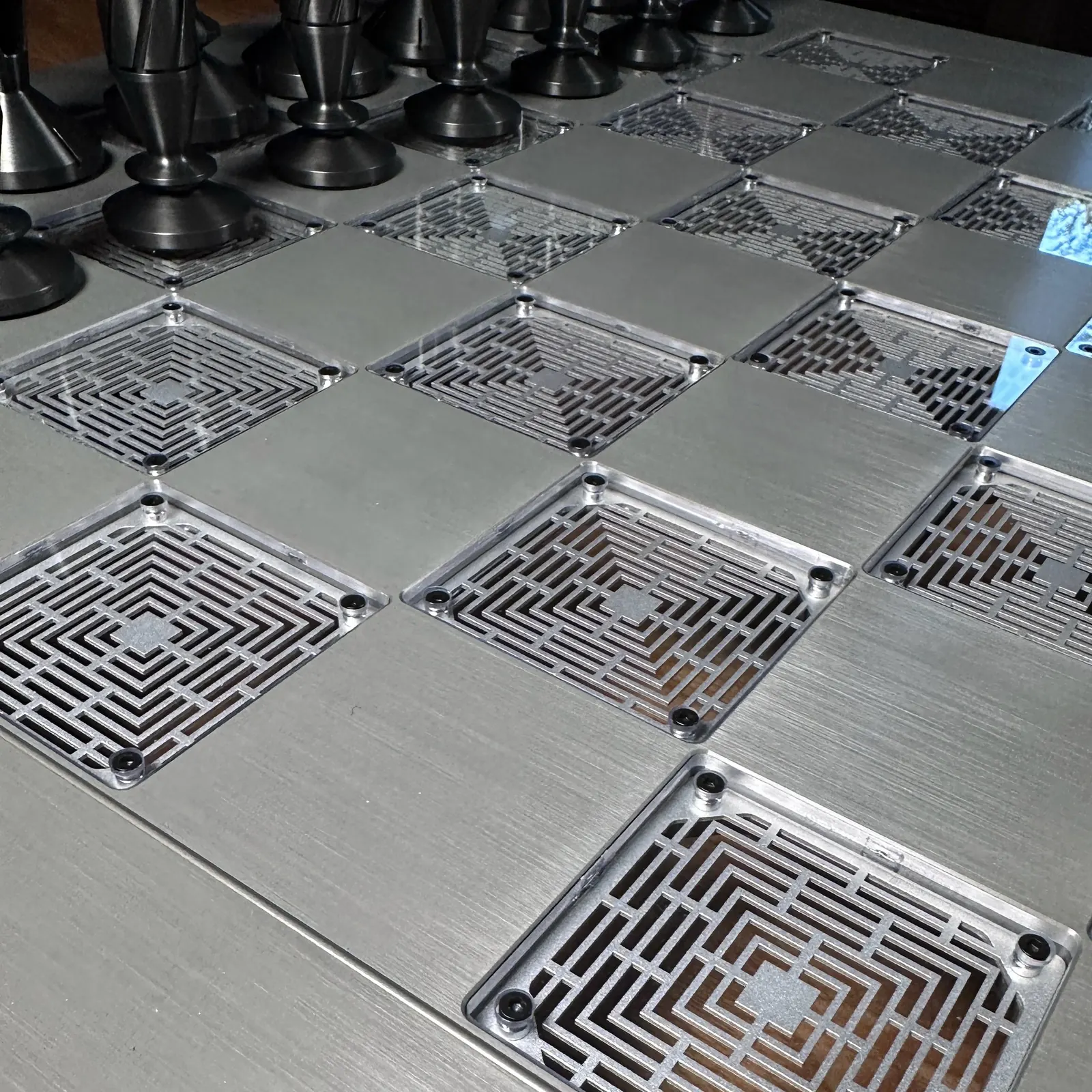 Jason Wilbur Battlefield Mk1 aircraft-grade aluminium chess set gallery display