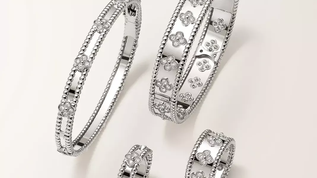 WORDPRESS-001-110 Perlée Clovers Bracelet: The Savoir-Faire Behind Van Cleef & Arpels' Golden Beads