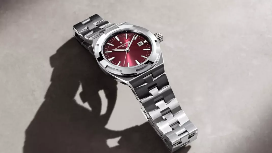 VACHERON CONSTANTIN - AUTOMATIC OVERSEAS Two new 34 mm versions