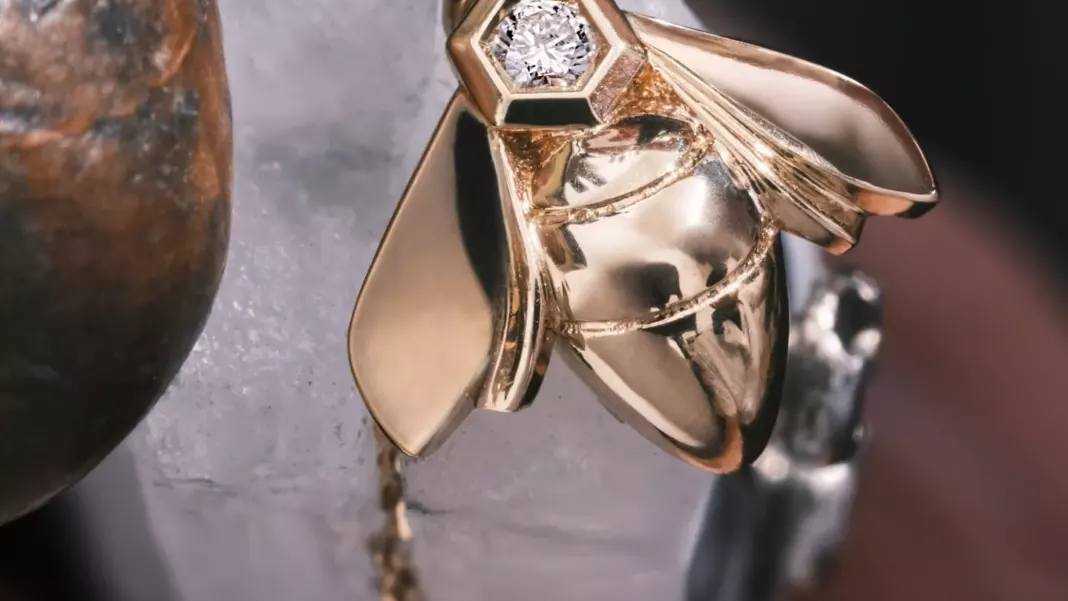 CHAUMET - Bee de Chaumet pendant