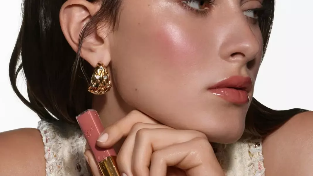CHANEL Le Rouge Duo Ultra Tenue: Sixteen Hours, Two Formulas