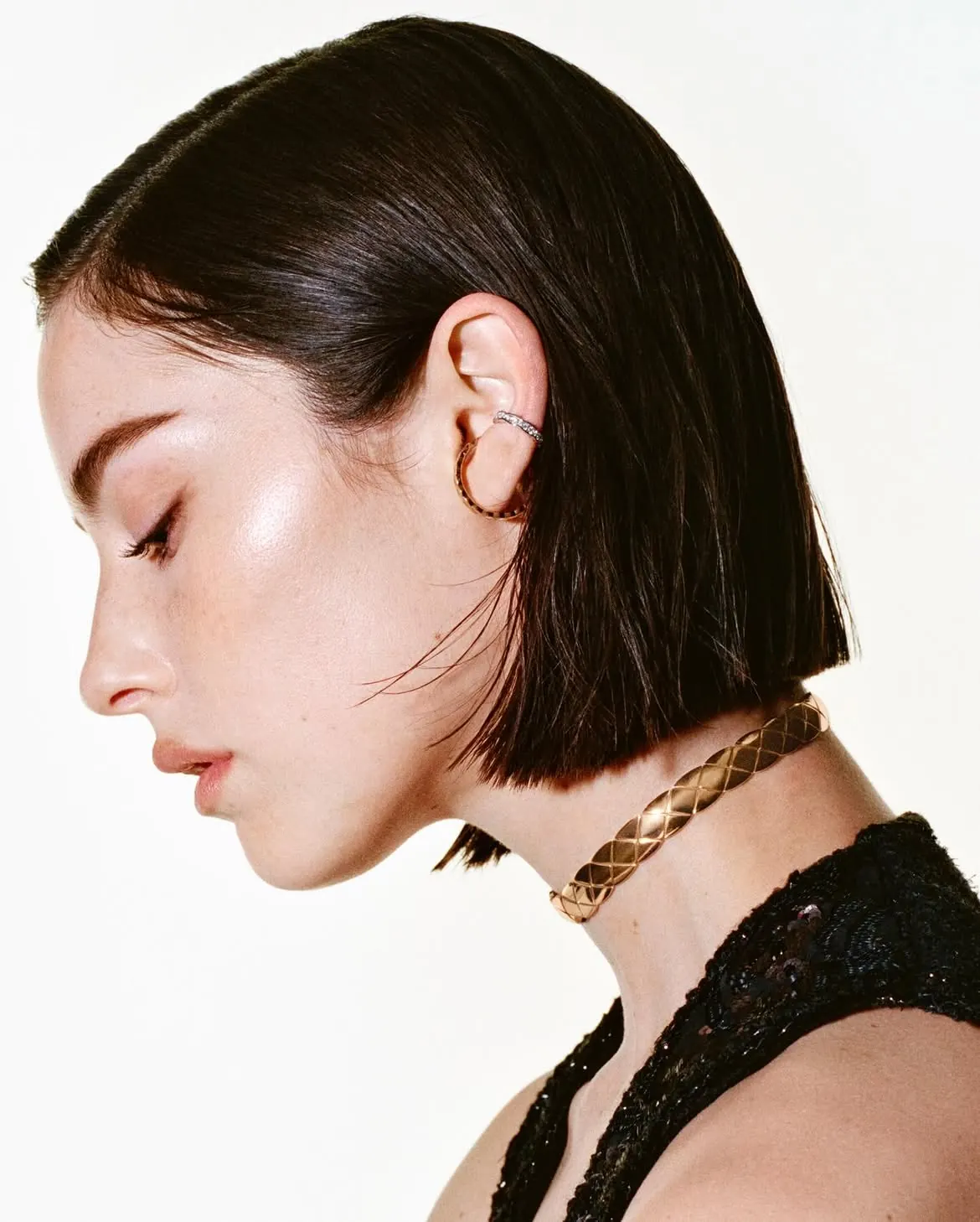 Detail of the quilted matelassé links on the Chanel Coco Crush Supple Choker