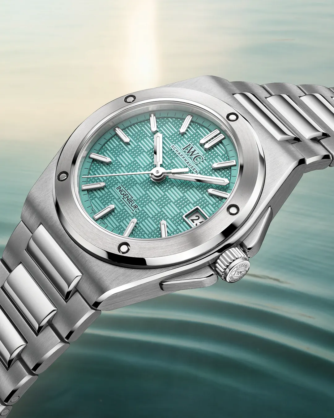 IWC Ingenieur Automatic 35 Ref. IW324902 Pool-coloured dial on integrated stainless steel bracelet