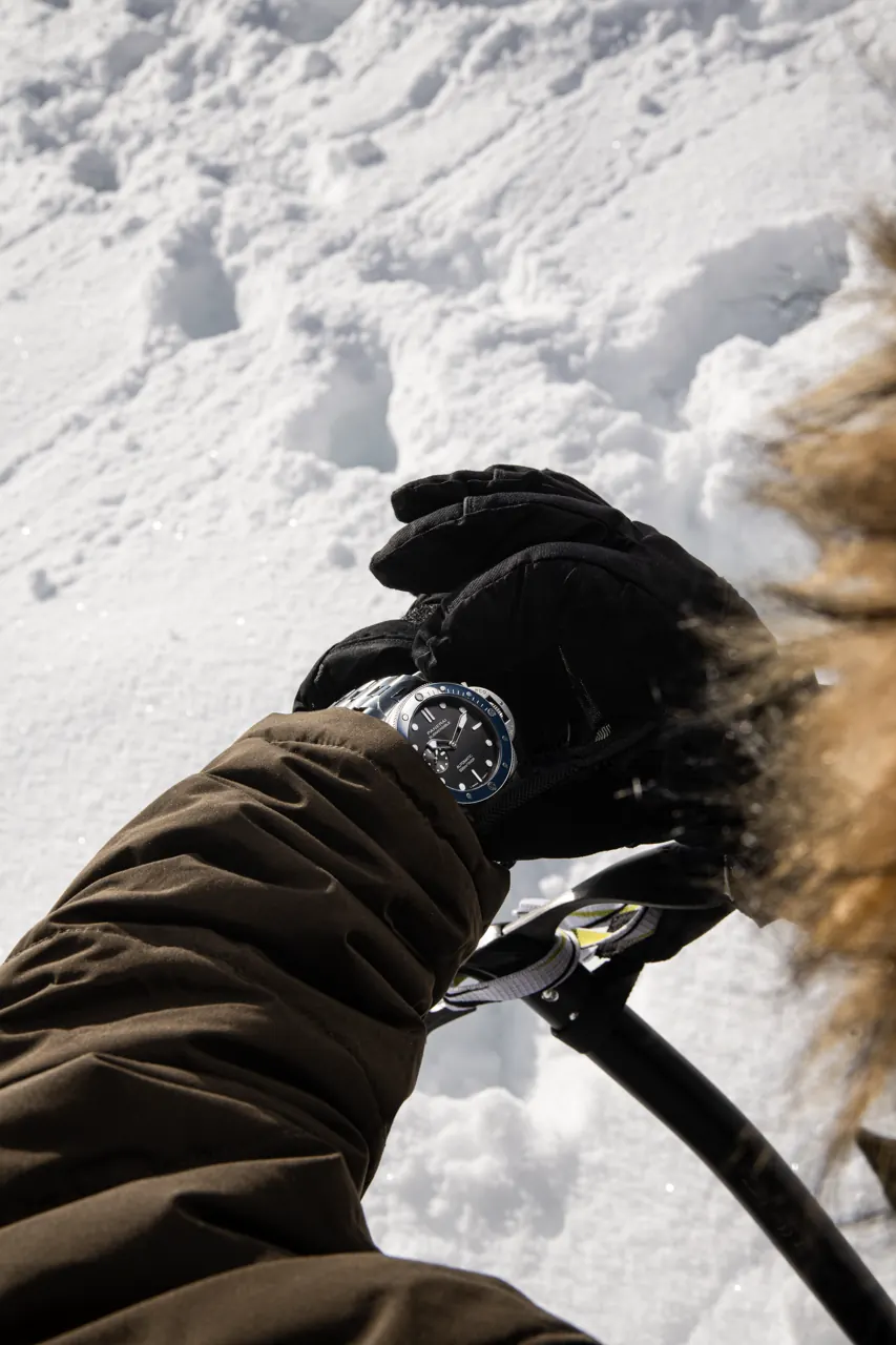 Panerai Submersible PAM01756 44mm stainless steel case with blue ceramic bezel and metal bracelet