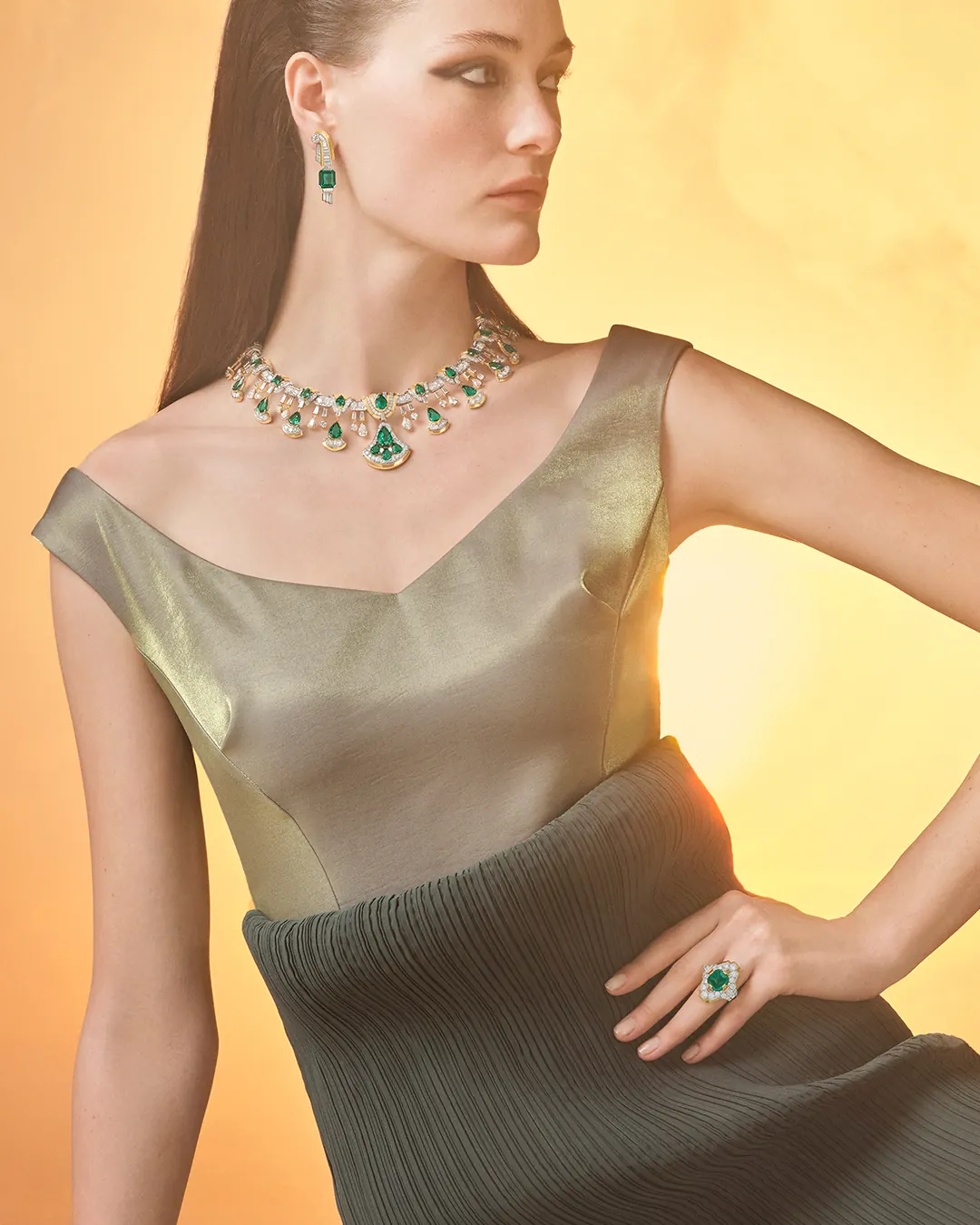 Van Cleef & Arpels Cardinal d'émeraude ring with 8.47-carat Brazilian sugarloaf emerald from the Fascinating Egypt 2026 High Jewelry collection