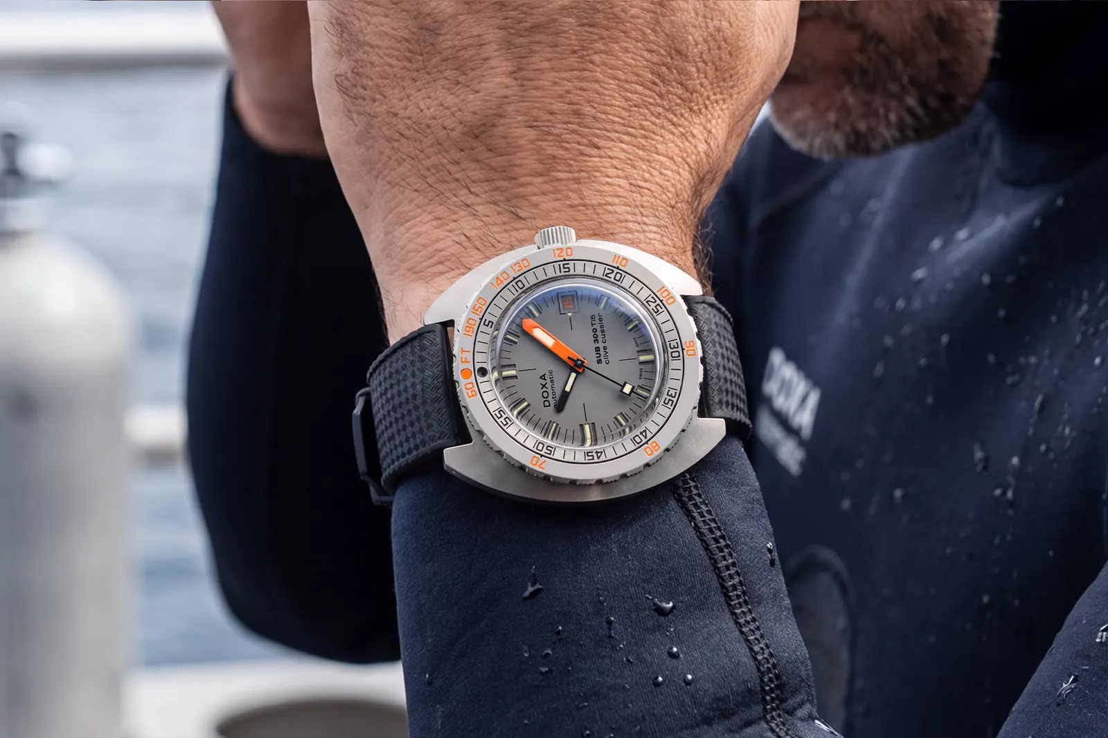 DOXA SUB 300 Ti5 Clive Cussler case and orange minute hand detail