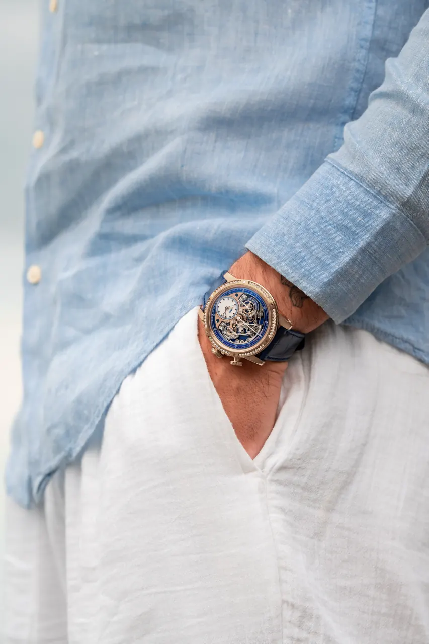 Memoris Diamonds dial detail showing twelve blue sapphires and Gouttes de Rosée hands