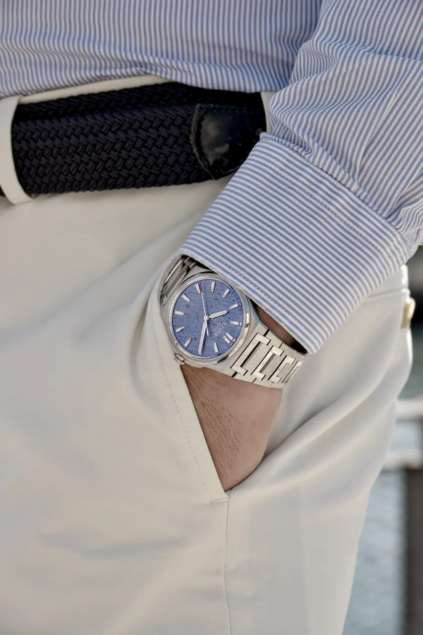 Czapek Antarctique V2 integrated bracelet stainless steel detail