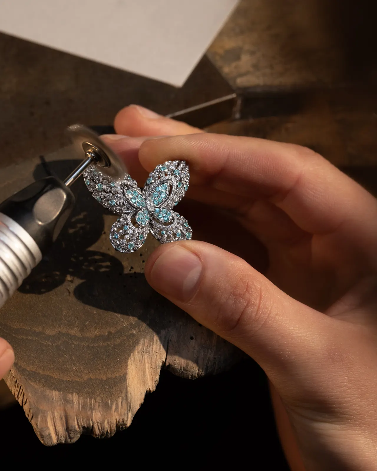 Graff 2026 Butterfly brooch transformable as jabot pin and pendant in white gold with pearls