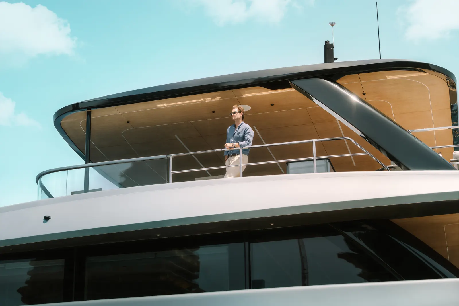Sunreef Yachts ULTIMA 88 deck and hull profile