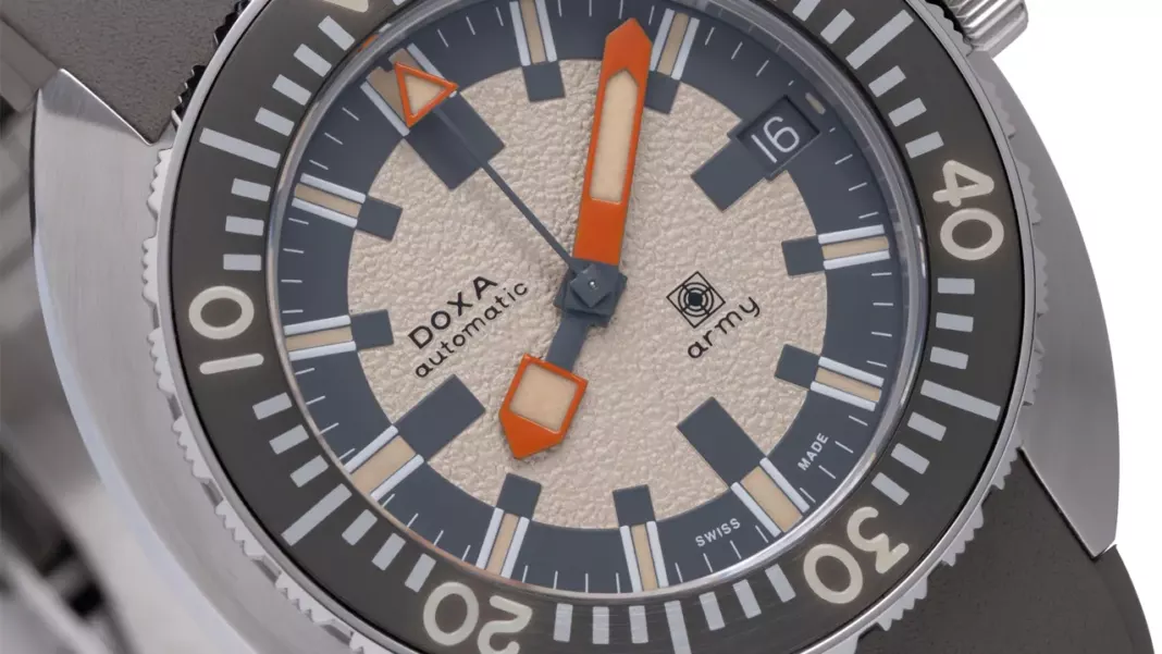 WORDPRESS-001-22 DOXA SUB Army 200T for Hodinkee: 250-Piece Limited Edition