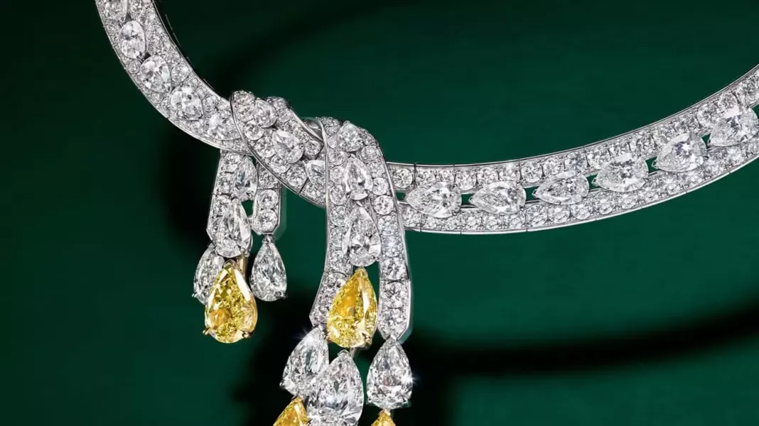 WORDPRESS-001-7 Graff Tilda's Bow High Jewellery Necklace: 62 Carats in One Loop