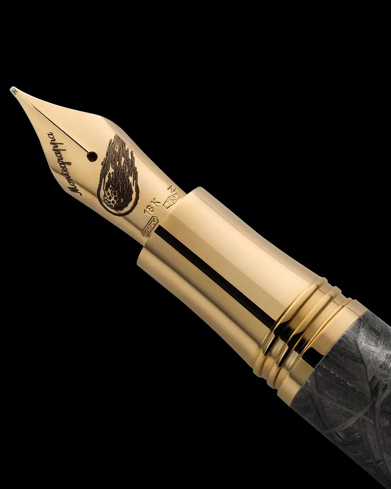 Montegrappa Muonionalusta Meteorite Edition pen showing Widmanst&auml;tten crystalline pattern on meteorite sections