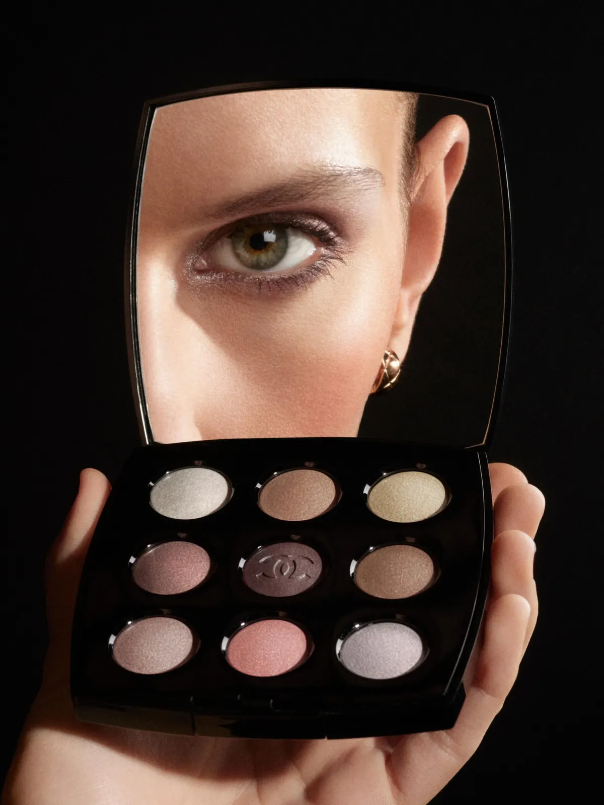 CHANEL LES 9 OMBRES 587 The New Smoky eyeshadow palette from the COCO MADEMOISELLE Makeup Collection 2026