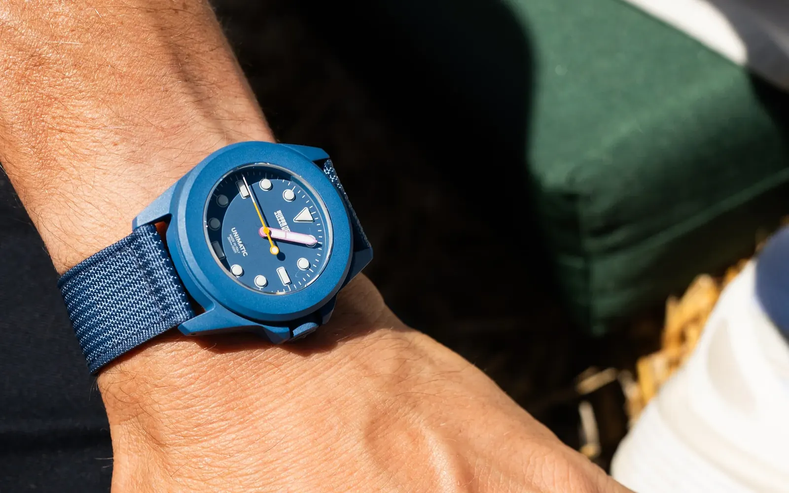 Three-dimensional luminous markers on the UNILIGHT UT4-TBB dial